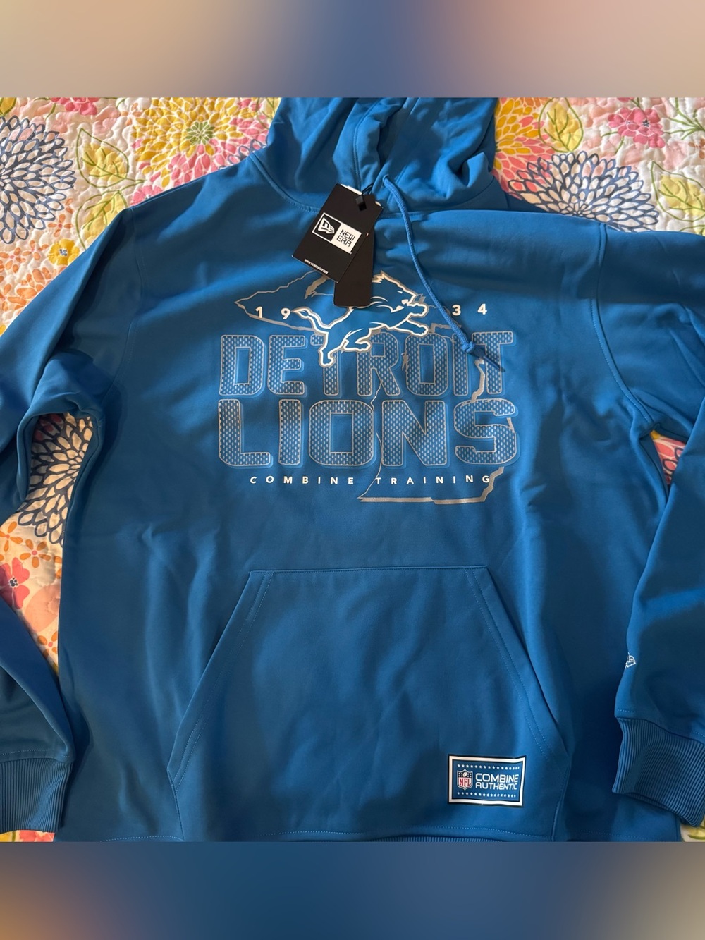 NWT men’s large Detroit lions new era hoodie